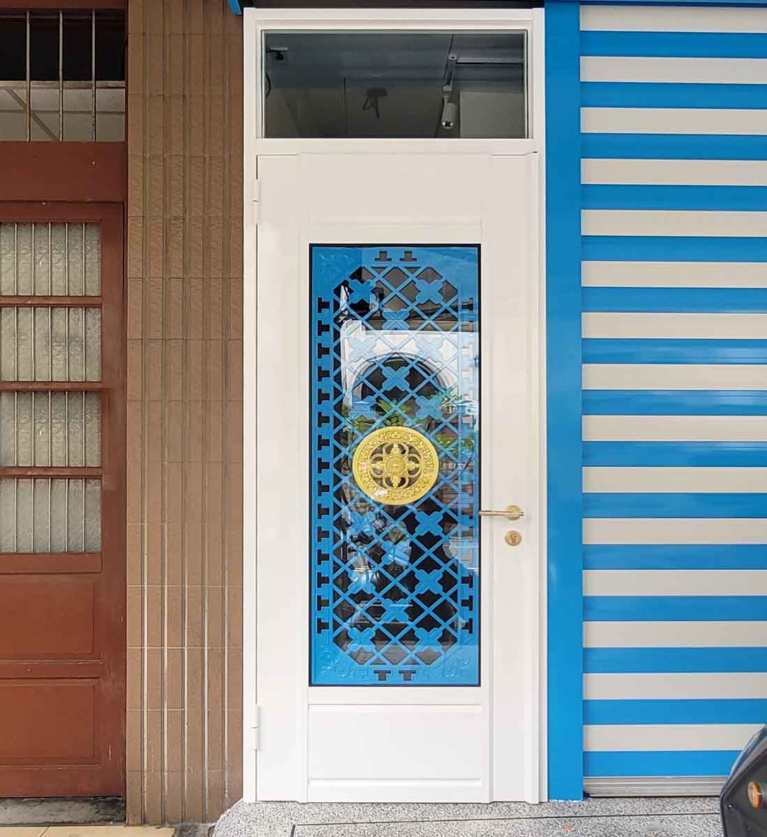 白藍色系玻璃門